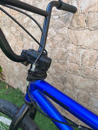 Bicicleta BMX Mongoose Azul