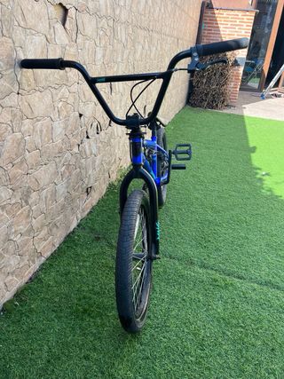 Bicicleta BMX Mongoose Azul