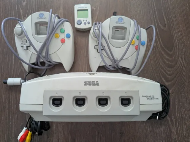 Consola Sega Dreamcast con mandos