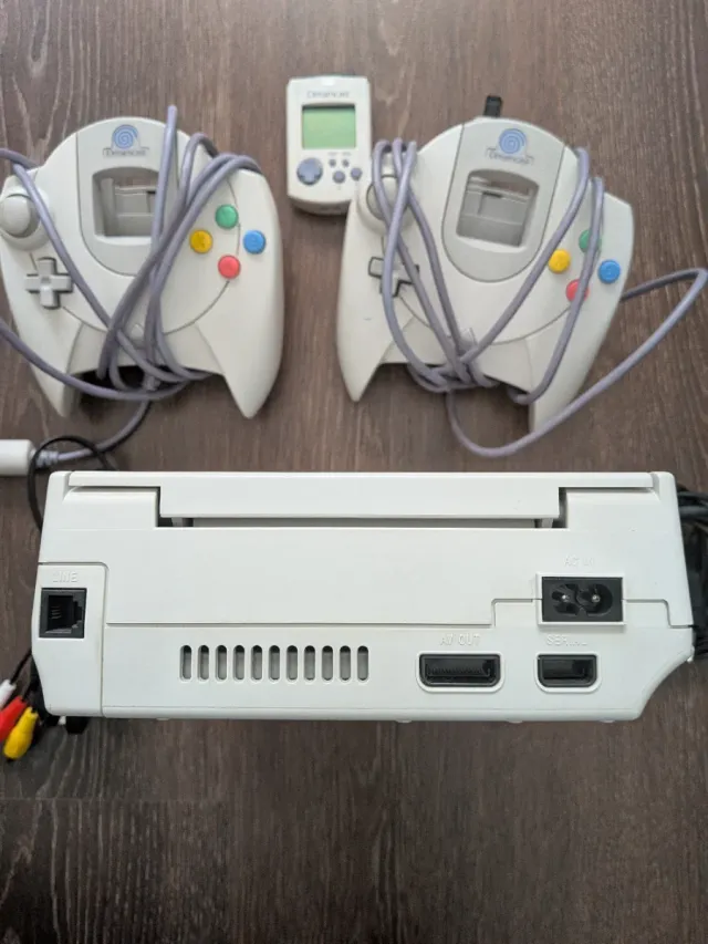 Consola Sega Dreamcast con mandos