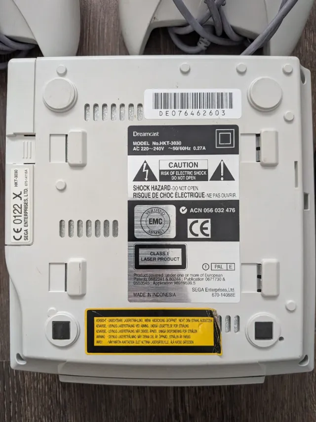 Consola Sega Dreamcast con mandos