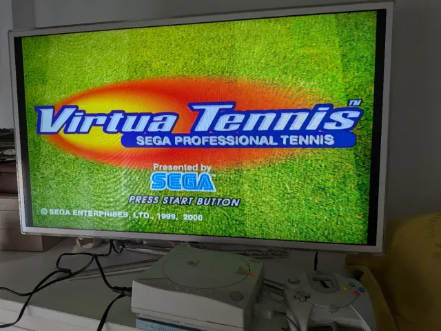 Consola Sega Dreamcast con mandos