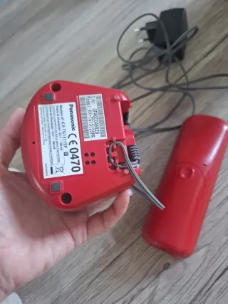 Teléfono Inalámbrico Panasonic Rojo y Negro