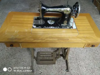 Máquina de coser Singer antigua