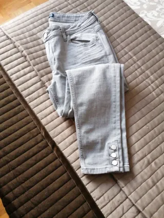 Pantalón vaquero Zara gris T42