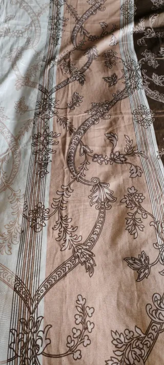 Copripiumino singolo con federa quadrata grande.