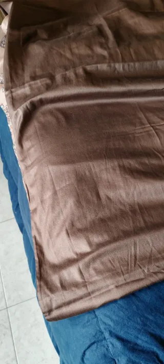 Copripiumino singolo con federa quadrata grande.