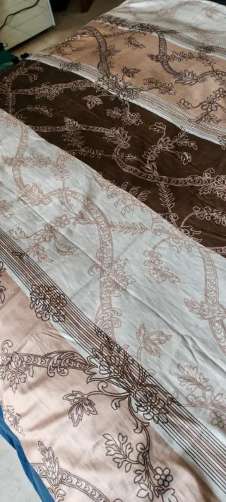 Copripiumino singolo con federa quadrata grande.