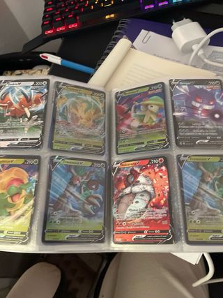 Album Pokemon Vmax, V y cartas normales