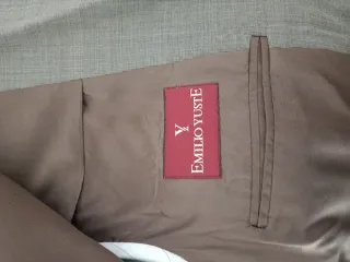 Traje de caballero gris