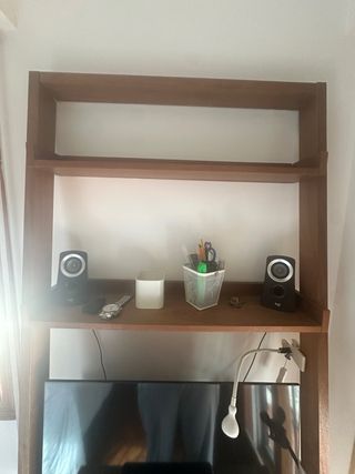 Escritorio se madera con estanteria