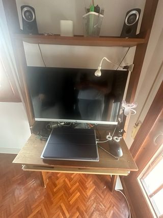 Escritorio se madera con estanteria