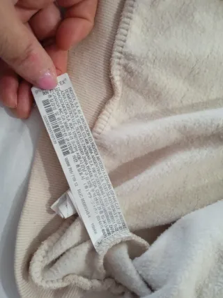 Sudadera juvenil beige con corazones