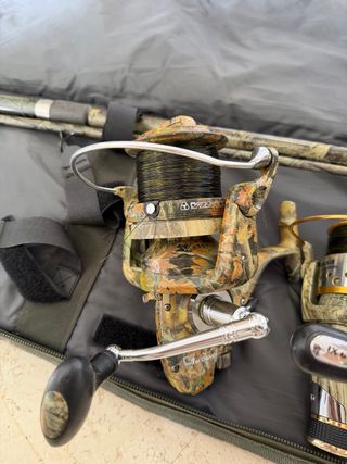 Caña de pescar con carretes y estuche