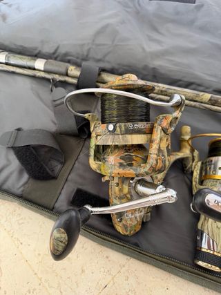 Caña de pescar con carretes y estuche