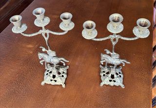 Candelabros de bronce con jinete