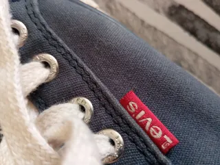 Zapatillas Levis Lona Blancas y Negras