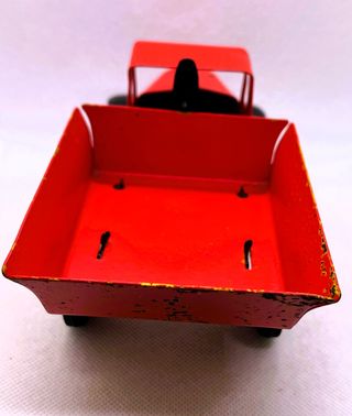 Camión de Juguete Rojo a Escala