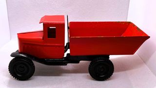 Camión de Juguete Rojo a Escala