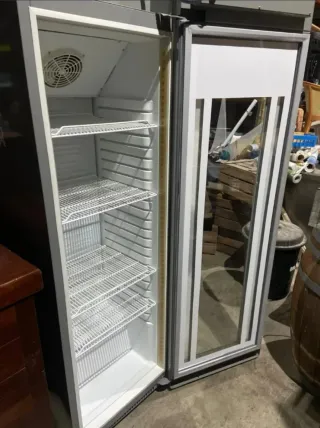 Nevera vertical para negocio