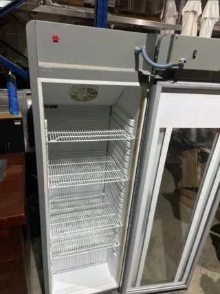 Nevera vertical para negocio