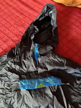 Chubasquero azul talla 4-6 años