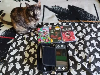 Nintendo Switch Lite Gris + Funda + 3 Juegos