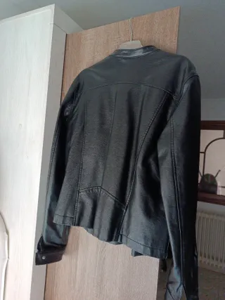 Chaqueta efecto piel Kiabi negra