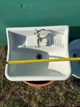 Pica antigua de cerámica blanca