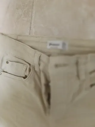 Pantalón vaquero beige