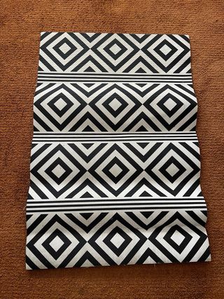 Alfombra Vinílica Diseño Geométrico Blanco y Negro