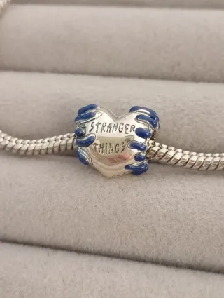 Charm corazón portal Stranger things