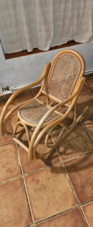 Mecedora infantil de mimbre