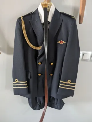 Traje de comunión niño azul marino y dorado