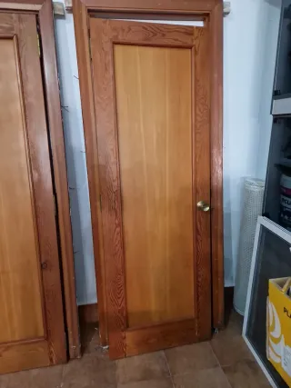 Puerta de madera maciza