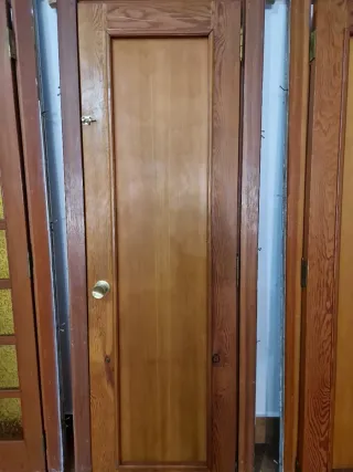 Puerta de madera maciza