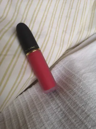 MAC Powder Kiss Labial y Colorete Rojo