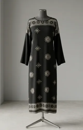 Vestido negro con bordados