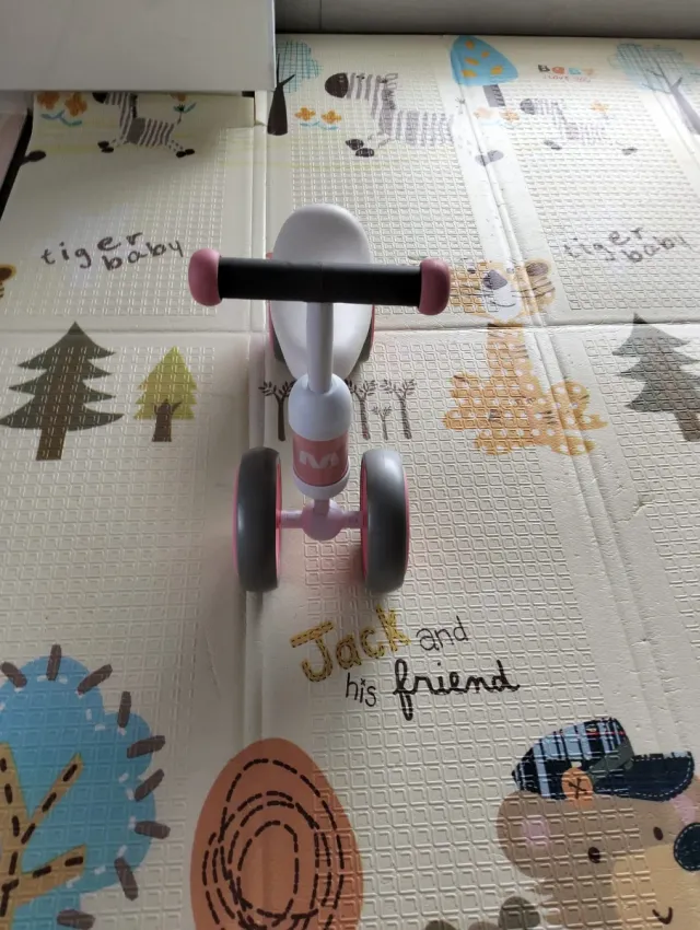 Correpasillos bebé rosa