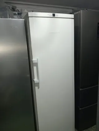 Congelador vertical  Liebherr blanco