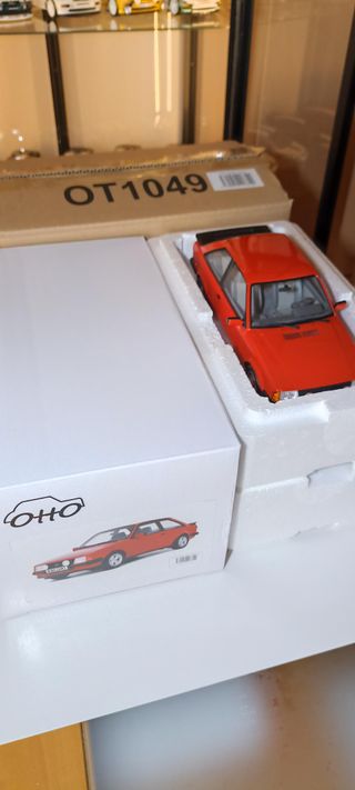 Ford Escort XR3i rojo 1/18 Ottomobile