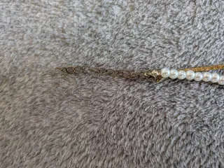 Pulsera doble perlas y cadena dorada