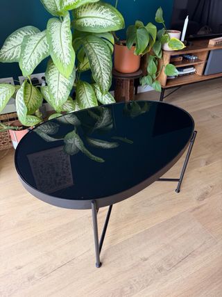 Mesa centro Kave Home Cristal y Metal Oval Negra