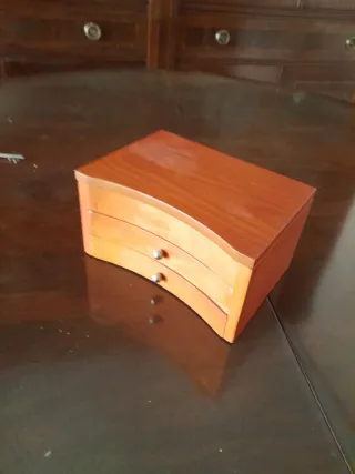 Joyero de madera con 2 cajones