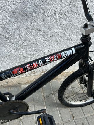 Bicicleta BMX Negra