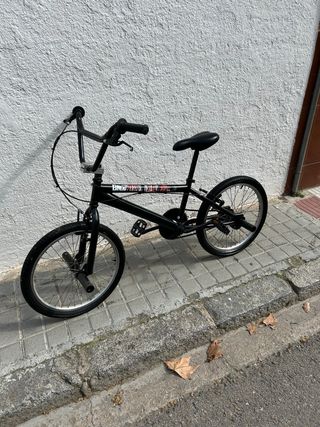 Bicicleta BMX Negra