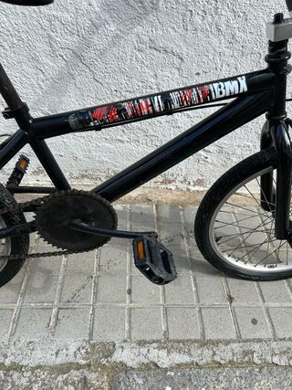 Bicicleta BMX Negra
