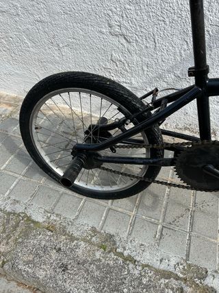 Bicicleta BMX Negra