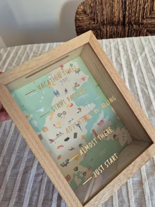 Quadro Mealheiro de Madeira - Fundo de Viagem