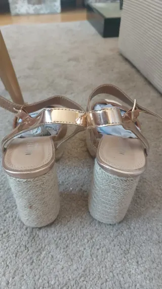 Sandalias oro rosa plataforma esparto